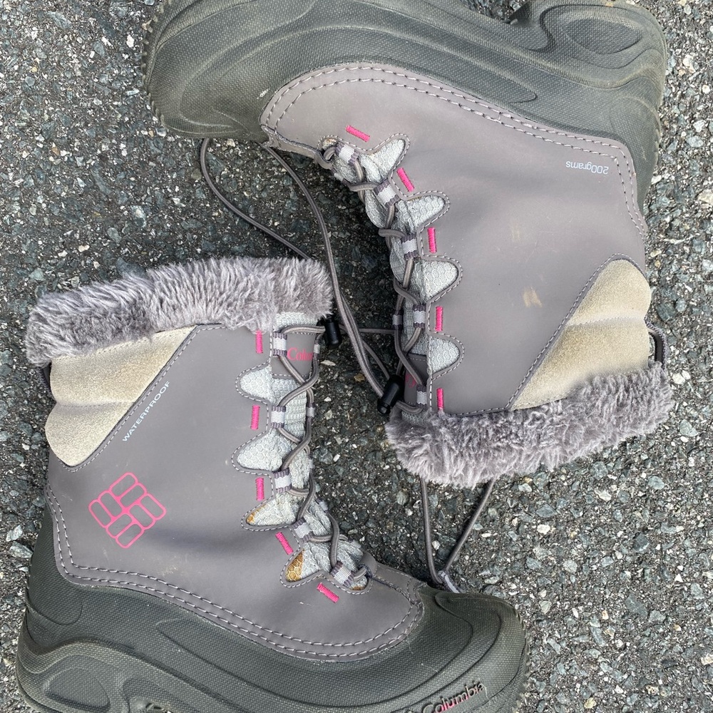 Girls size 5 Columbia snow boots